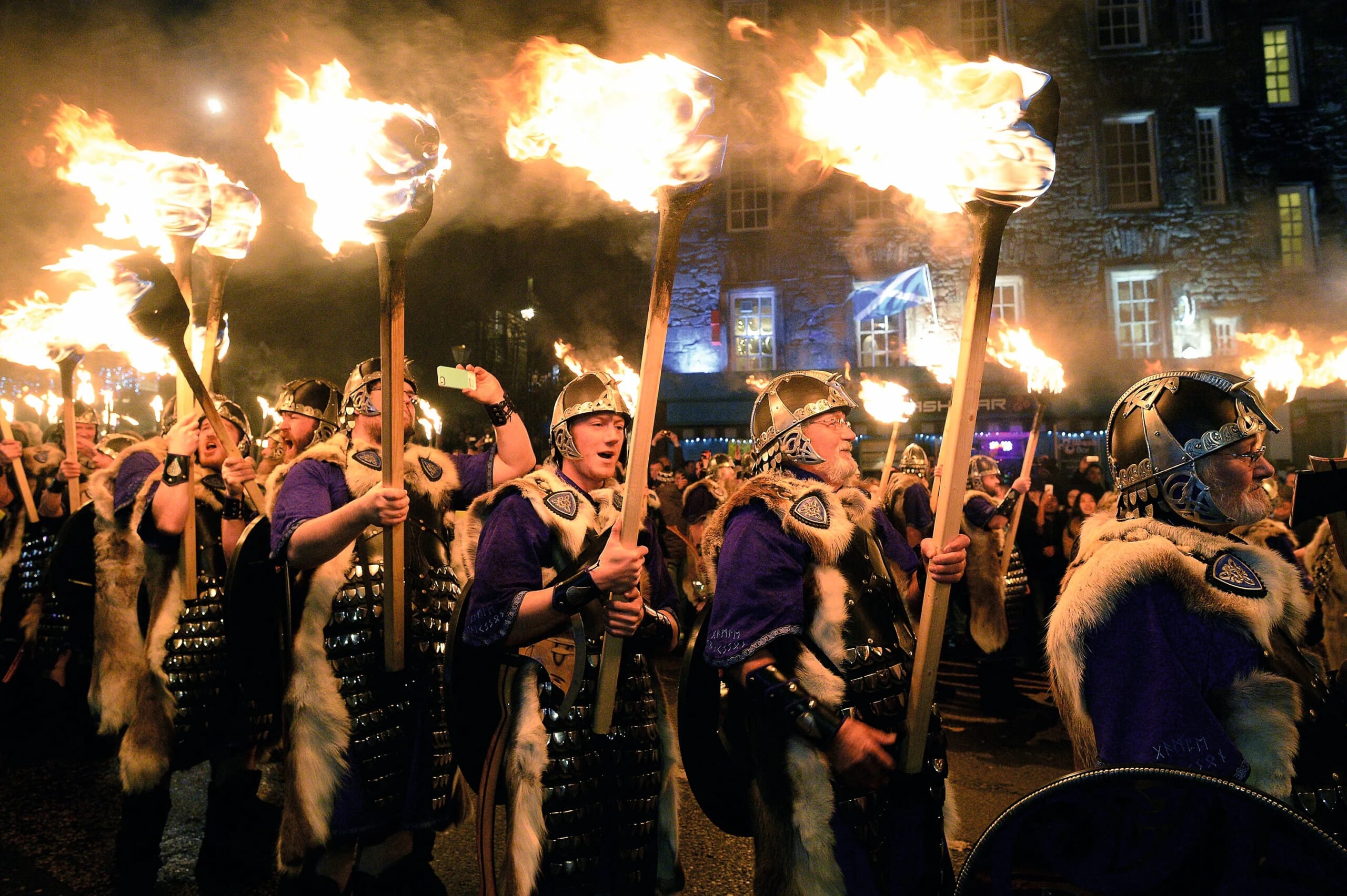 Scotland – Lễ hội Hogmanay và phong tục “First-footing”.jpg